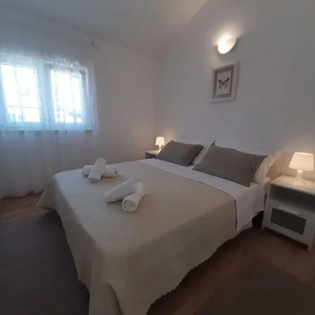 Apartman S Pogledom Zdrelac Exterior photo
