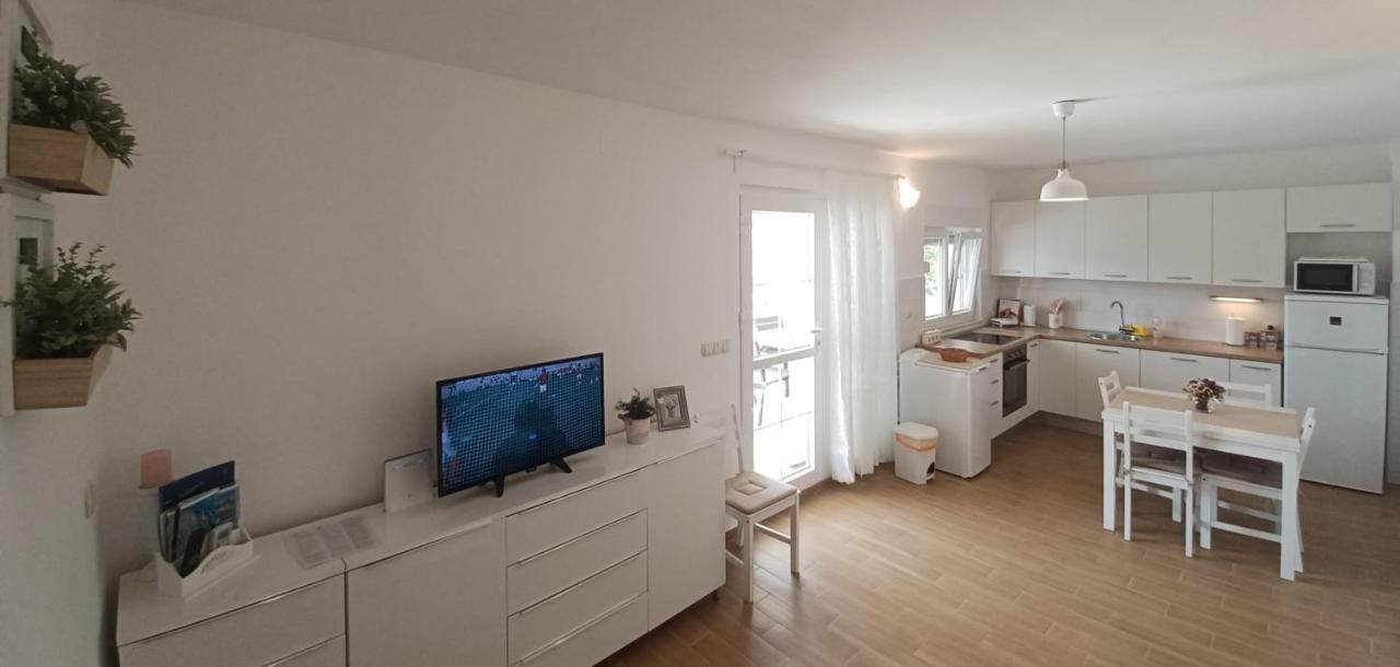 Apartment S Pogledom Zdrelac